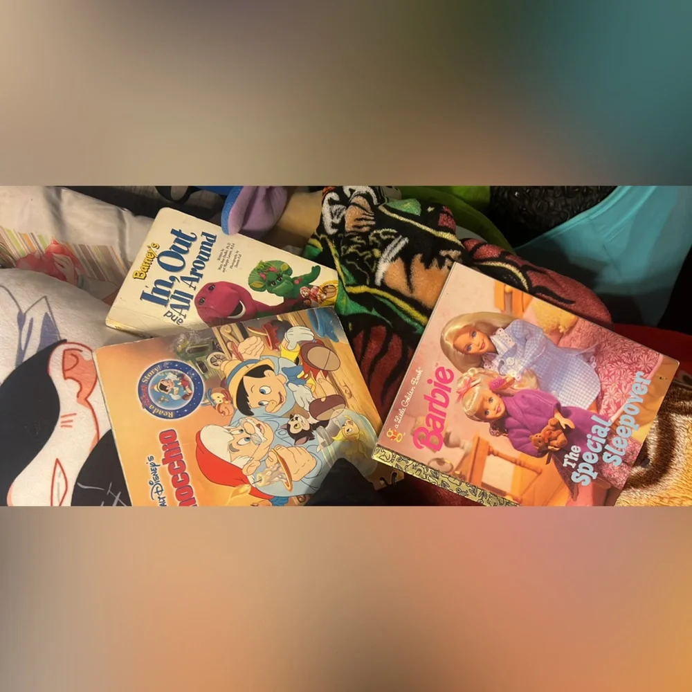 Books - Picture 5 of 5